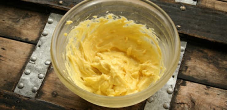 Sauce Mayonnaise Legere Aux Oeufs Durs Parfumee Au Citron
