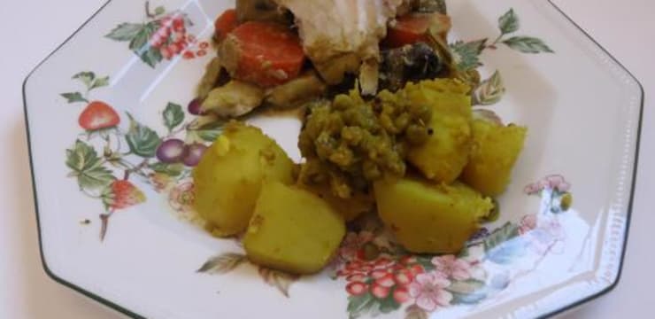 Curry De Cabillaud Accompagne De Legumes Et De Pommes De Terre A L