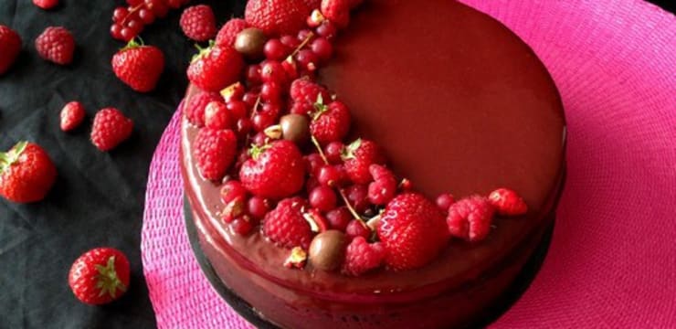 Entremets Fruits Rouge Et Chocolat Noir Recette Par Les Gourmandises De Ya