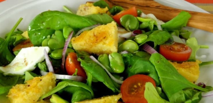 Salade De Feves Pousses D Epinards Et Polenta Epicee Grillee