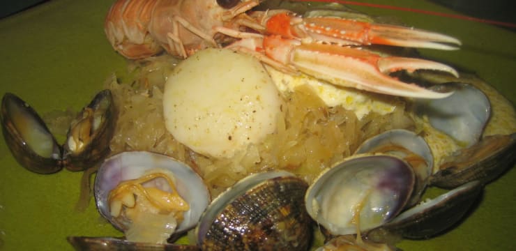 Choucroute De La Mer Crustacés Et Fruits De Mer Sauce Au Beurre Citronné