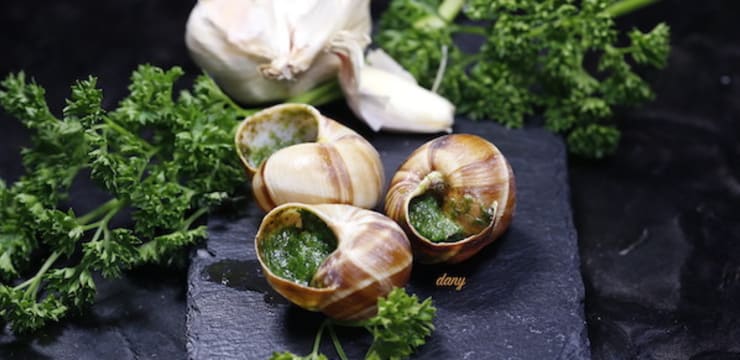 Escargots de bourgogne au beurre persillé en deux façons - Recette par  épicétout