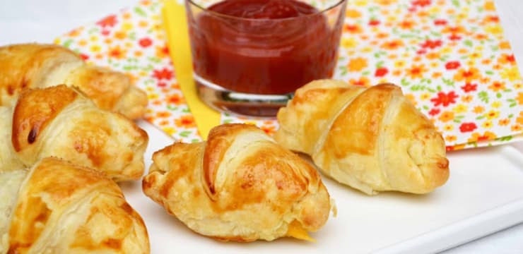 Petits Croissants Aperitifs Saucisse Et Cheddar Recette Par Ma