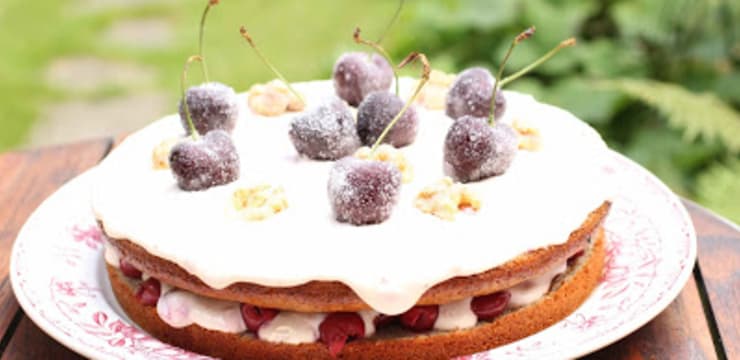 Gateau Russe Aux Griottes Au Sirop Noix Et Creme Epaisse Recette Par Un Peu Gay Dans Les Coings