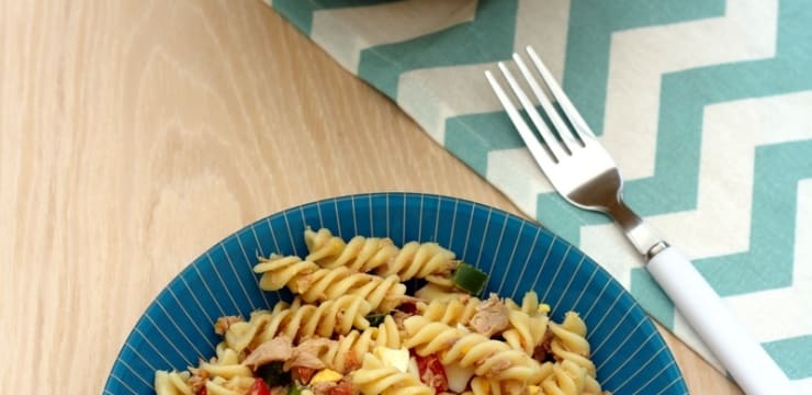 Salade De Pates Composee Thon Oeufs Poivron Et Tomates Recette