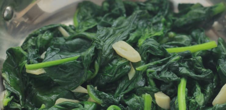 Epinards Frais Sautes A L Ail Recette Par Cuisine Culinaire