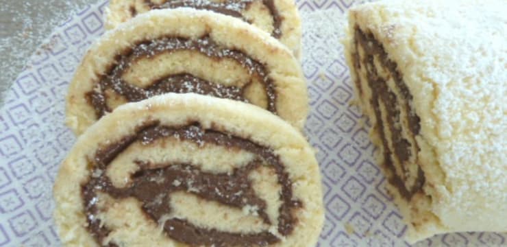 Le Roule Au Nutella Recette Par Les Petits Secrets De Lolo Le Roule Au Nutella Recette Par Les Petits Secrets De Lolo