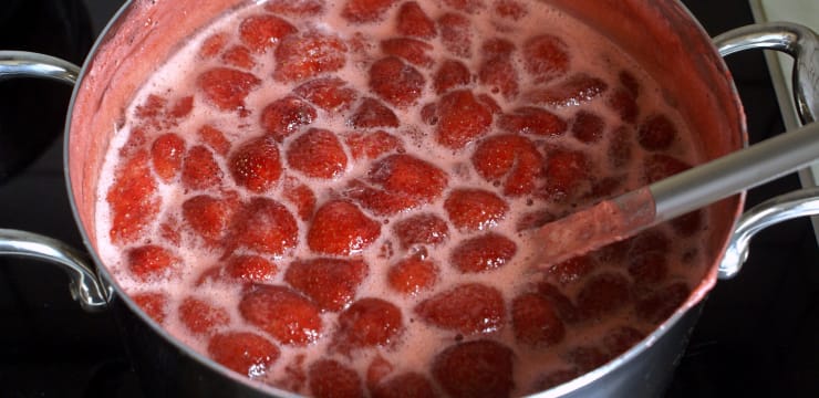 Comment faire de la confiture de fraises maison ? - Recette par