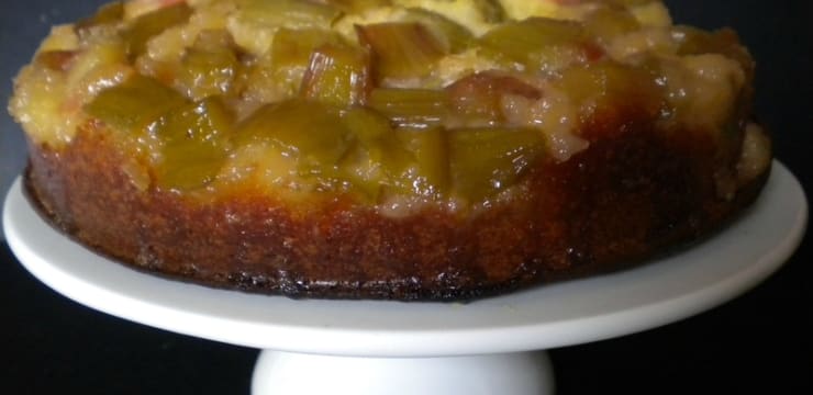 Gateau A La Rhubarbe Et Feve Tonka Facon Tatin Recette Par Mimm