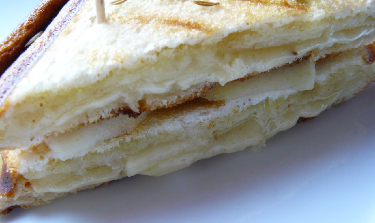 Croque monsieur original poire parmesan