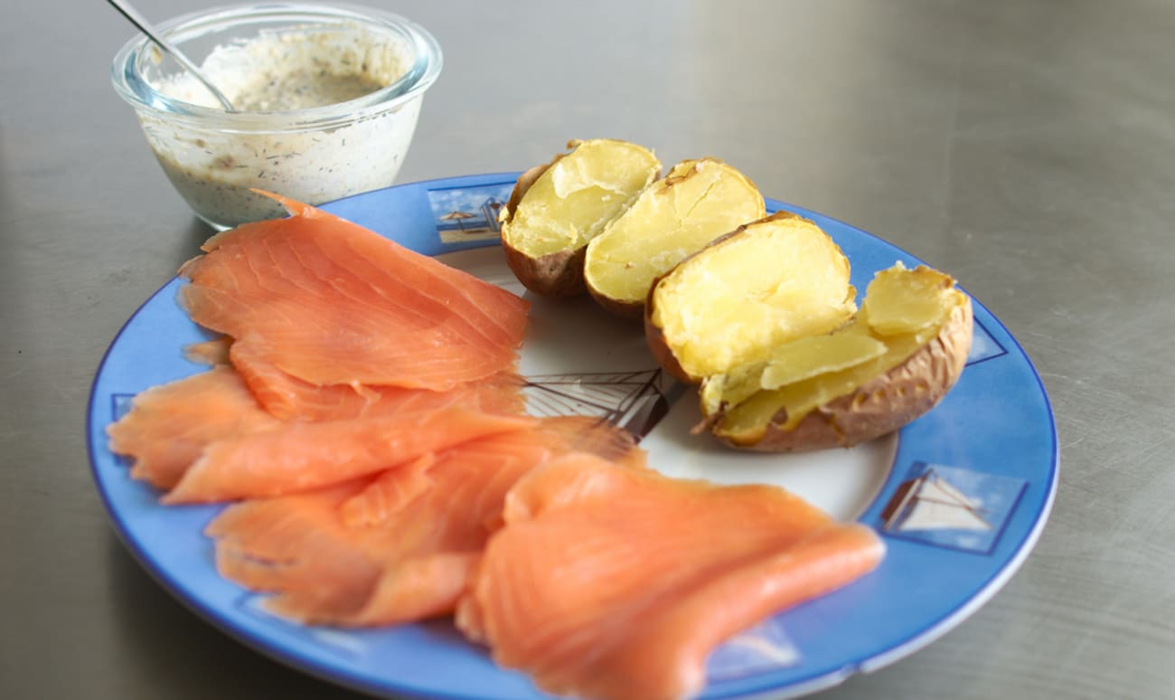 Saumon fumé et pommes de terres au four