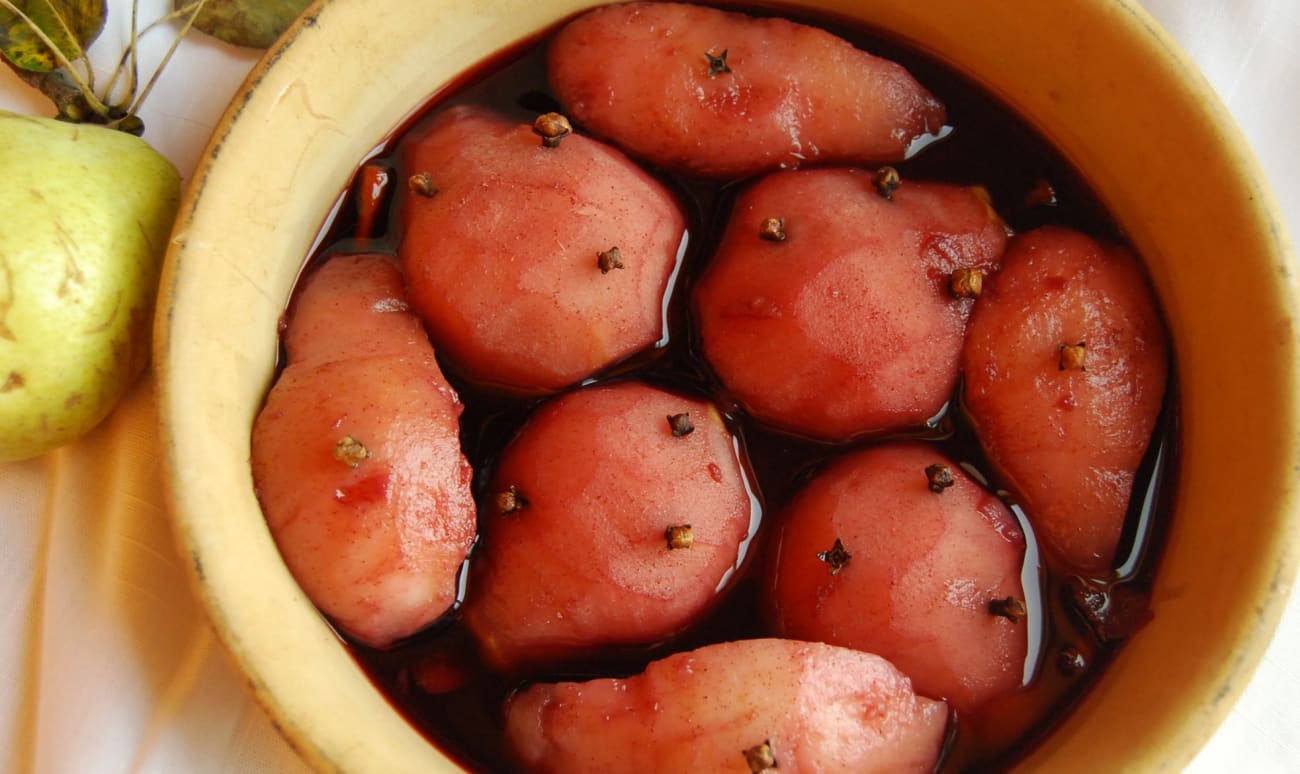 Brouet et poires pochées au vin