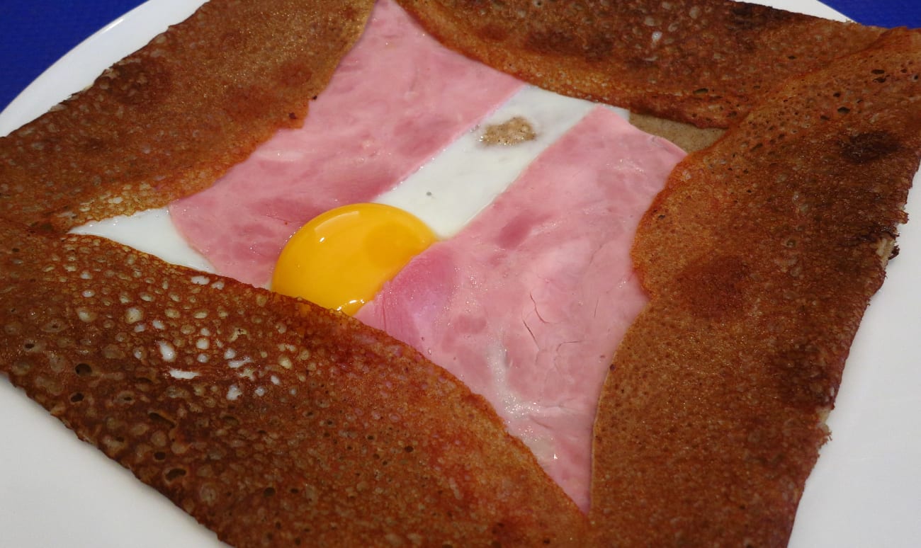 Crêpe à la farine de sarrasin (ou blé noir), ou galettes de sarrasin