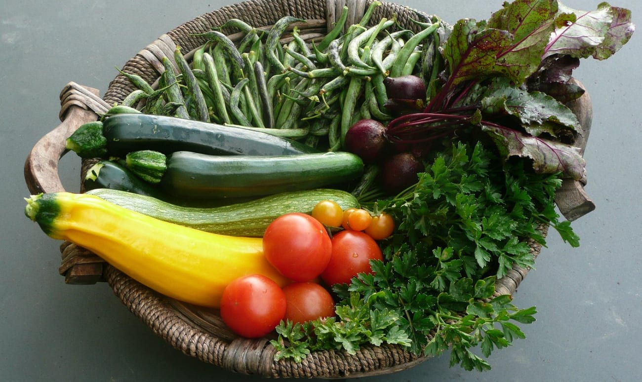 Panier de légumes variés