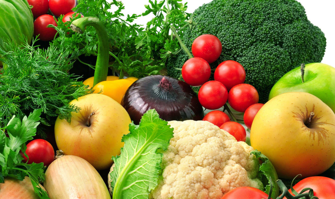 Assortiment de fruits et légumes crus