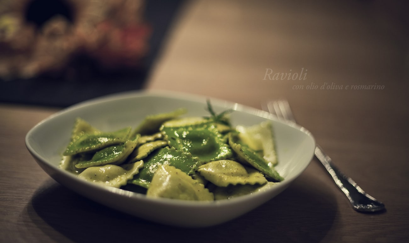 Raviolis, huile d'olive et romarin