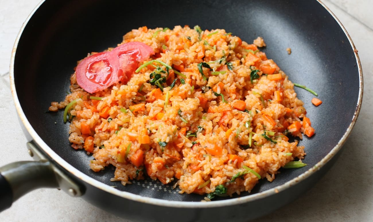 Riz frit à la tomate