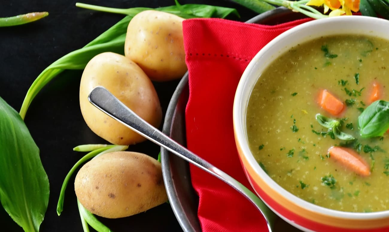 Soupe de légumes dans un bol