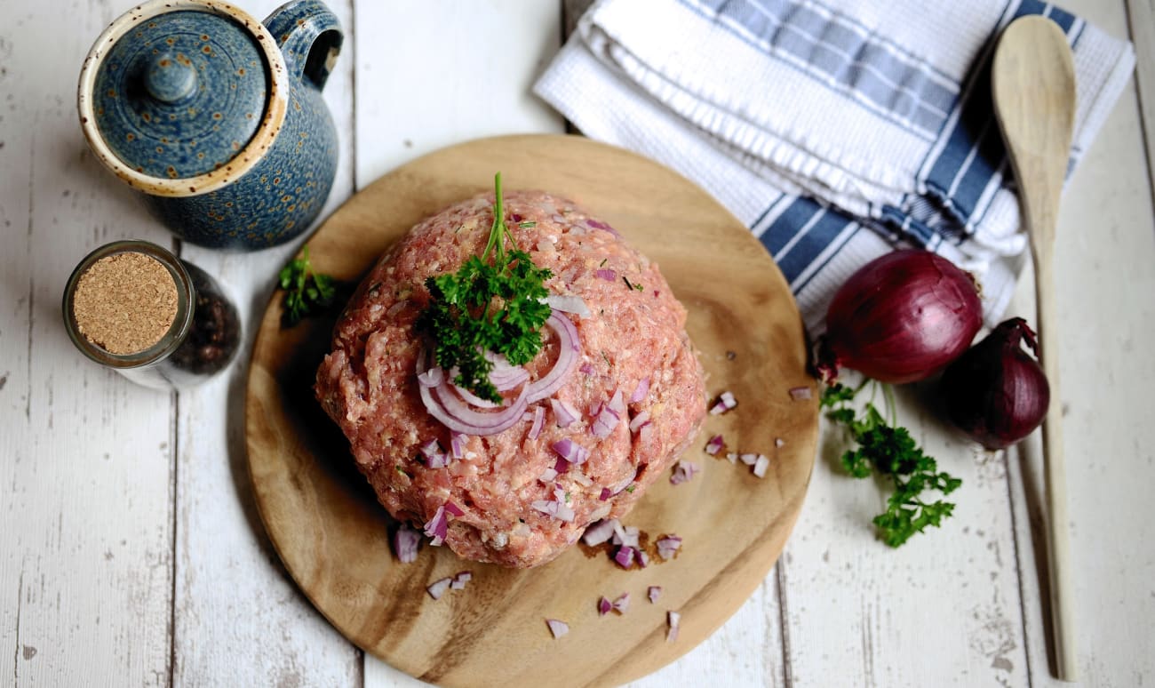 Hachis de viande, oignon et persil