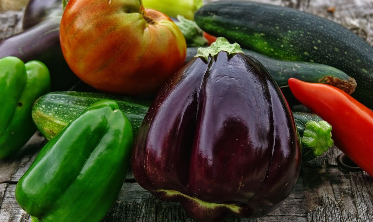 Aubergines, poivrons, tomates et courgettes