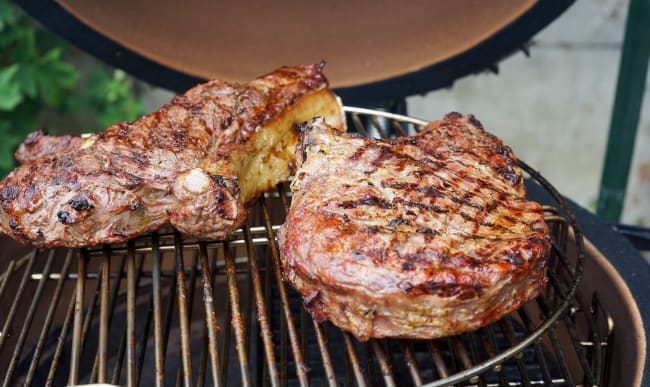 Côtes de boeuf au barbecue