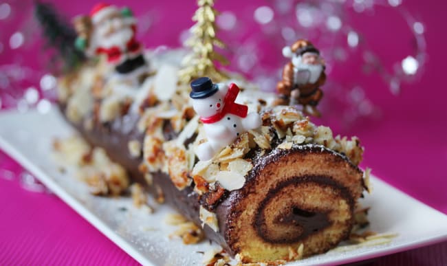 Bûche roulée chocolat au lait et framboises - Empreinte Sucrée