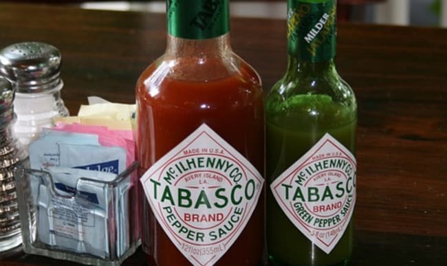 Sauce piquante à base de piment, sauce barbecue et tabasco