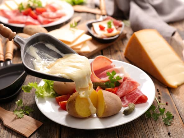 Réussir une raclette conviviale et généreuse