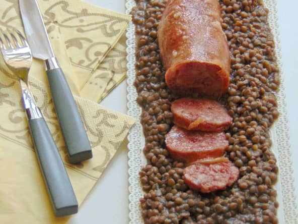 Le cotechino ou zampone accompagné de lentilles