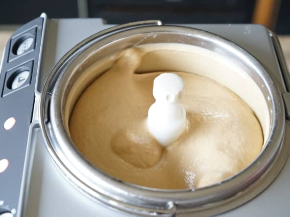 Glace vanille dans la sorbetière