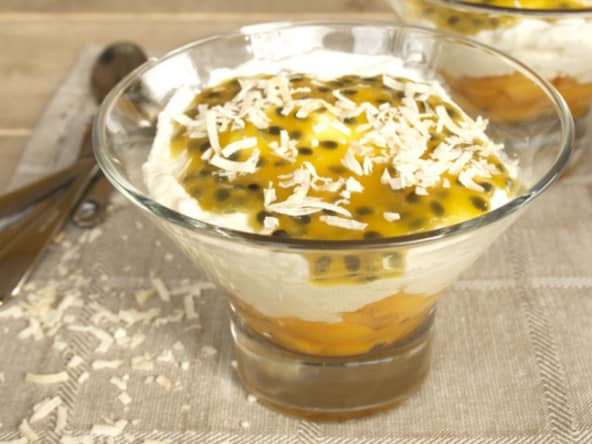 Verrines mousse de coco, mangues et coulis passion