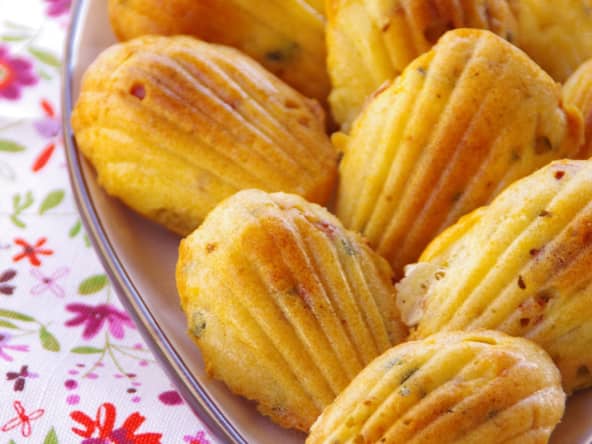 Madeleines salées aux tomates confites, coulommiers et spiruline
