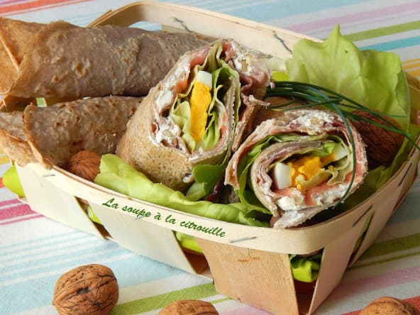 Wraps de sarrasin fait maison fromage aux noix et jambon de Parme
