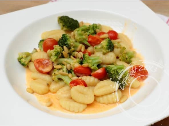 Gnocchis aux brocolis, pignons et crème de parmesan