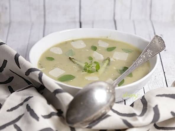 Velouté d'asperges vertes au basilic et au parmesan