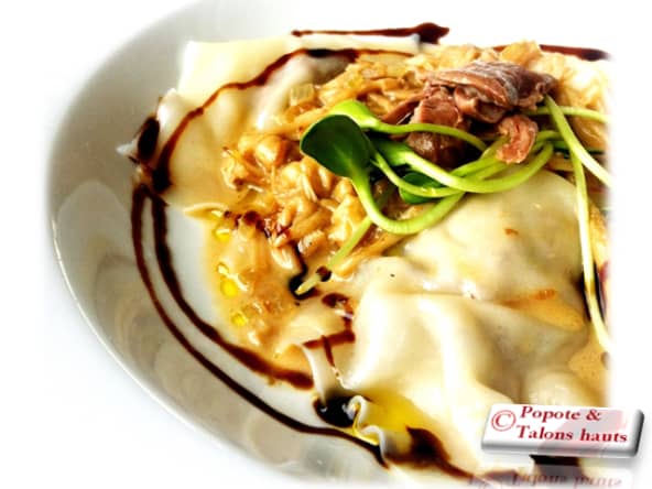 Raviolis au canard confit, fromage en grain et sauce au fond de veau et crème