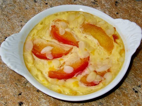 Crèmes de pêches aux amandes