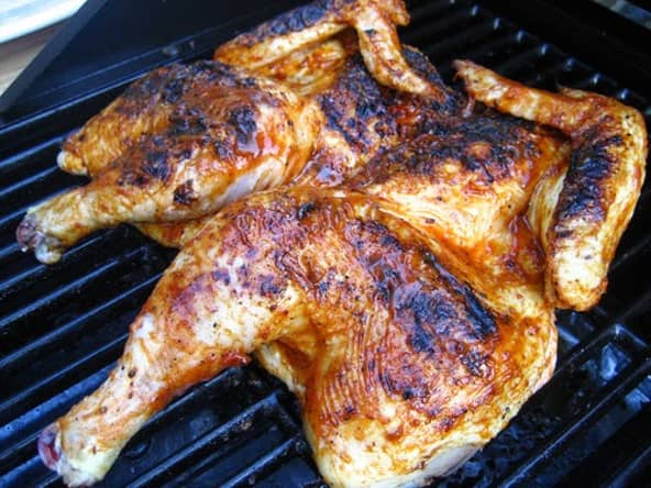 Poulet mariné, cuit au beurre, au barbecue - frango churrasco
