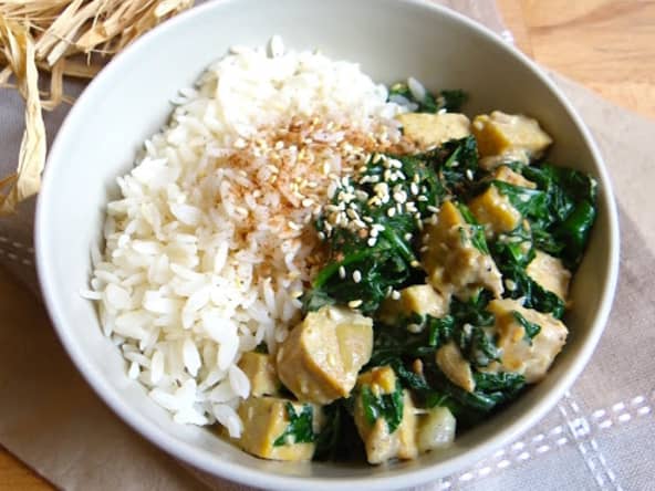 Tempeh au sésame et épinards