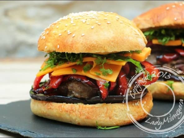 Burger oriental au bœuf, aubergine, poivron et cumin