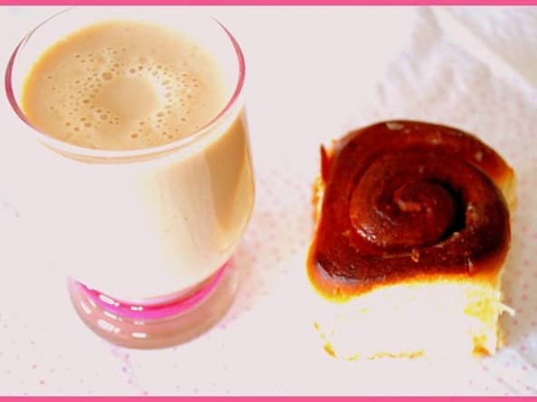 Smoothie à l'avoine et à l'ananas, parfumé à la cannelle