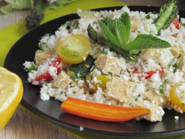 Taboulé de chou-fleur au tempeh et légumes de saison