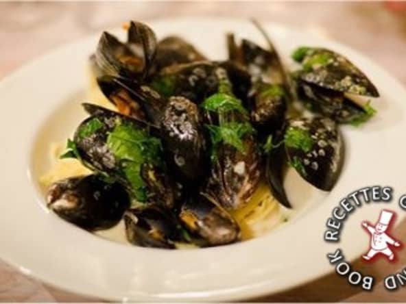 Moules au munster fermier et pousses d'épinards
