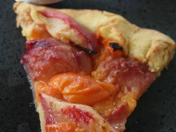LA tarte pâte à la farine de maïs et fruits d'été