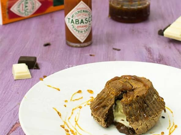 Coulants aux deux chocolats et crème caramel au Tabasco