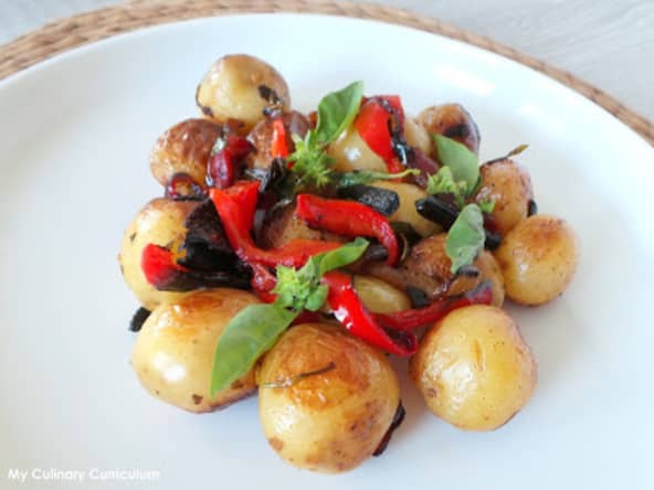 Pommes de terre grenailles aux poivrons et au basilic