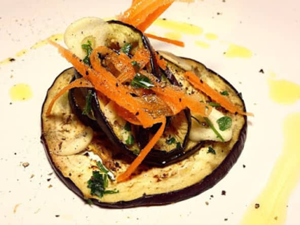 Recette grecque d'aubergines marinées, grillées au barbecue, à la plancha