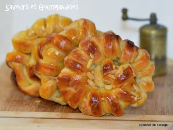 Brioches au beurre.