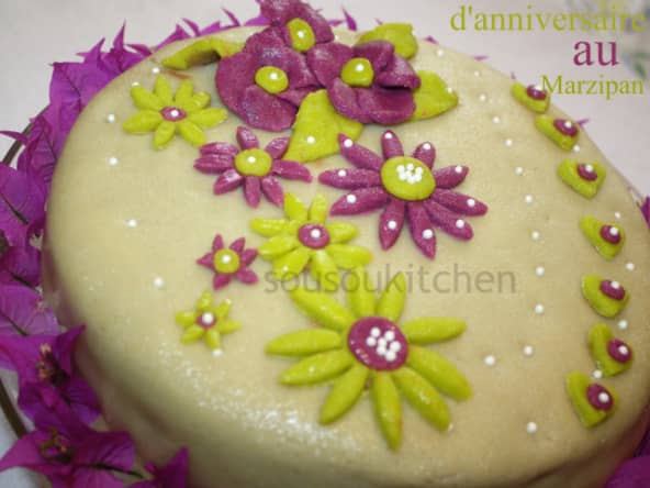Gâteau d'anniversaire à la pâte d'amande