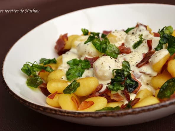 Gnocchis et pancetta grillés, sauce crémeuse au comté et cresson de fontaine frit